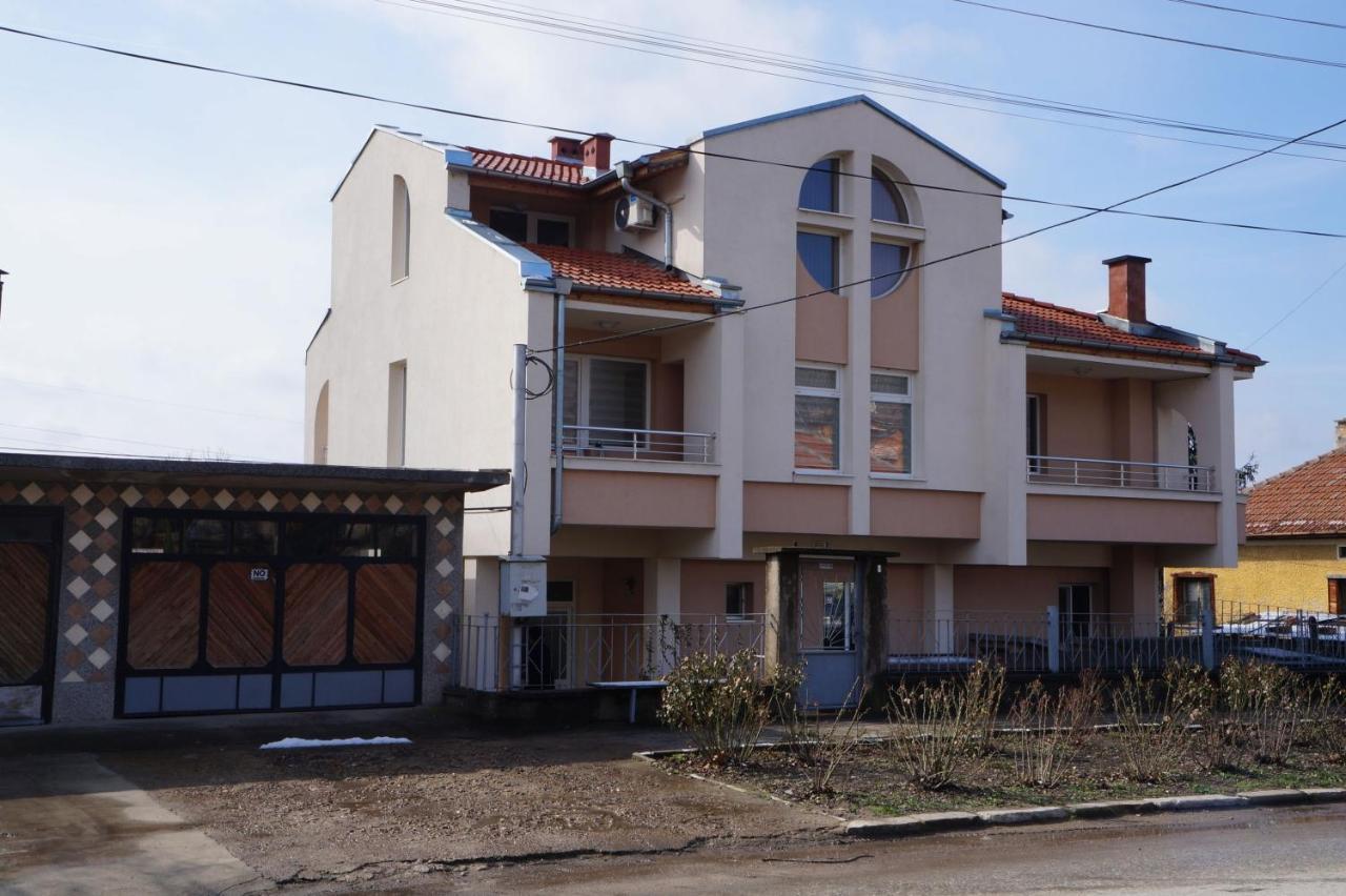 Apartmán Dessi Pleven Exteriér fotografie